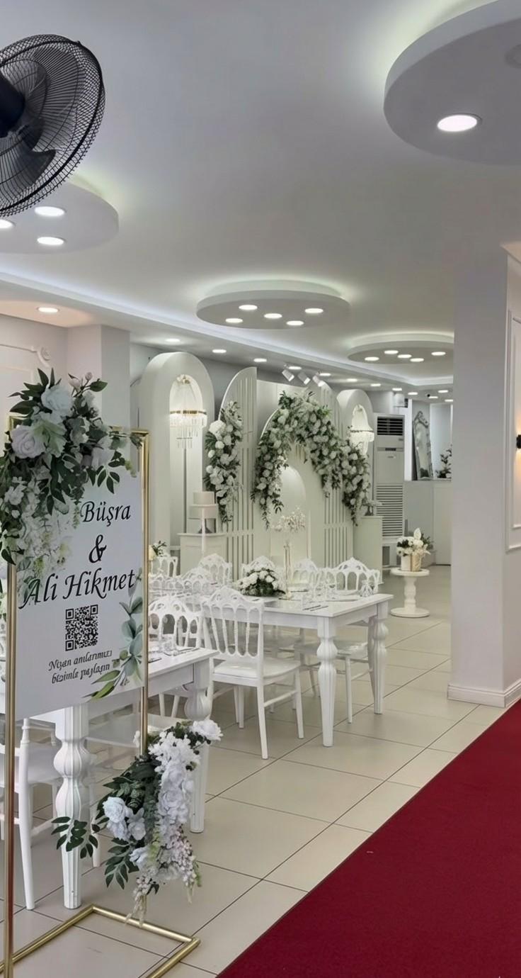 Büşra & Ali Hikmet çifti — İzmir düğün anısı, HatıraKutusu yorumu